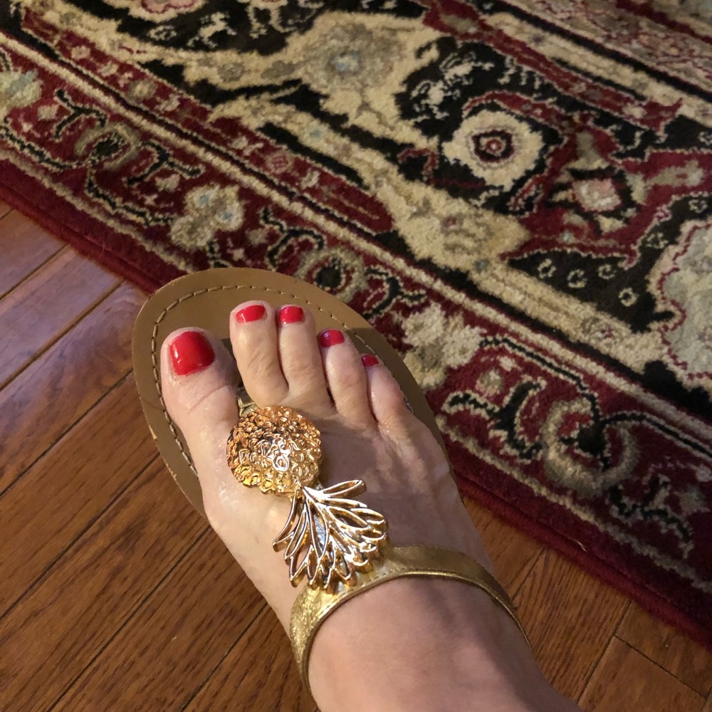 Lilly Pulitzer pineapple gold sandals 🍍